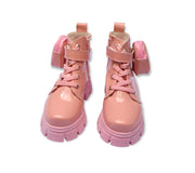 Mini boots in shiny pink
